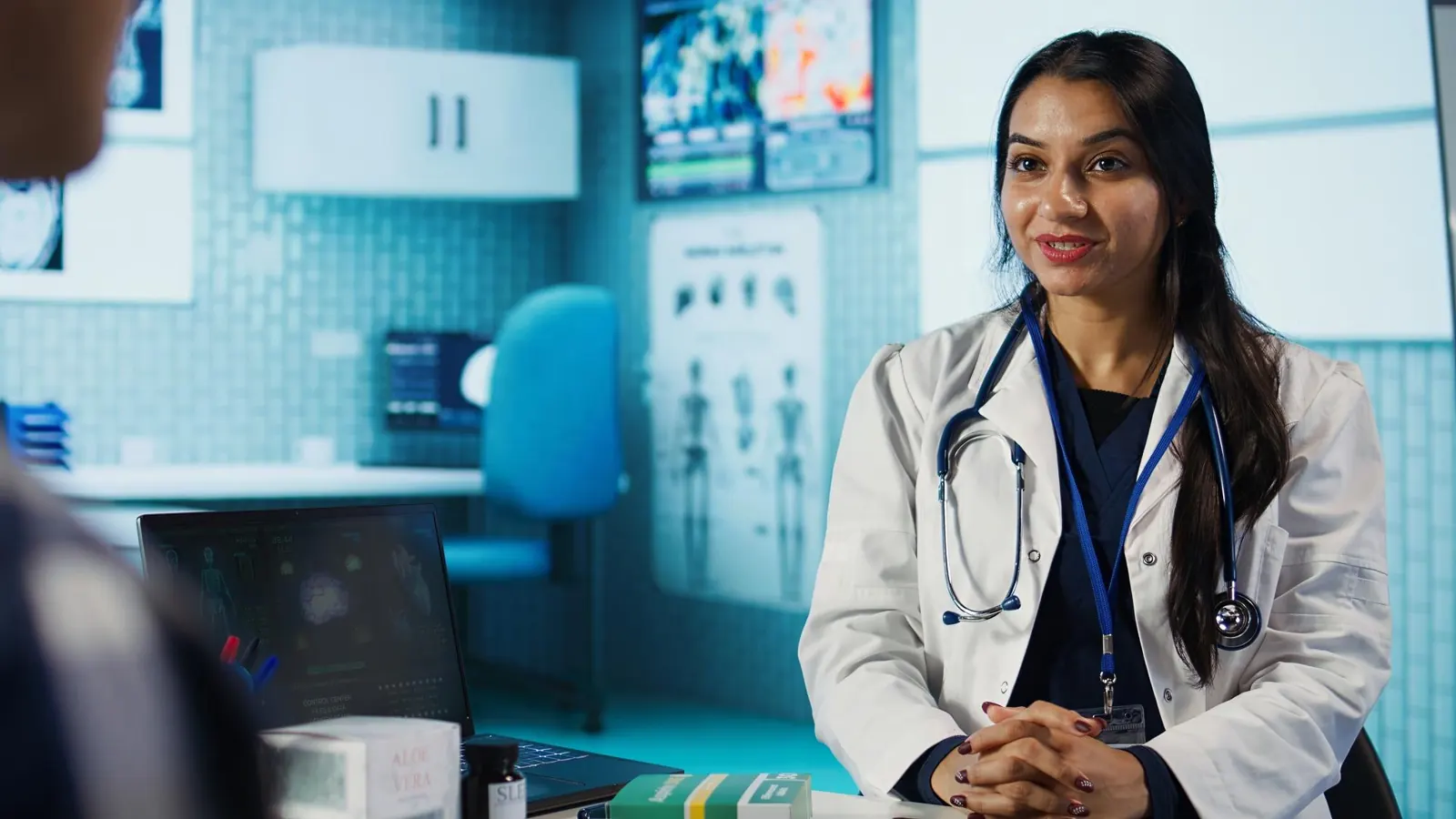 Specialist explaining test results to a patient